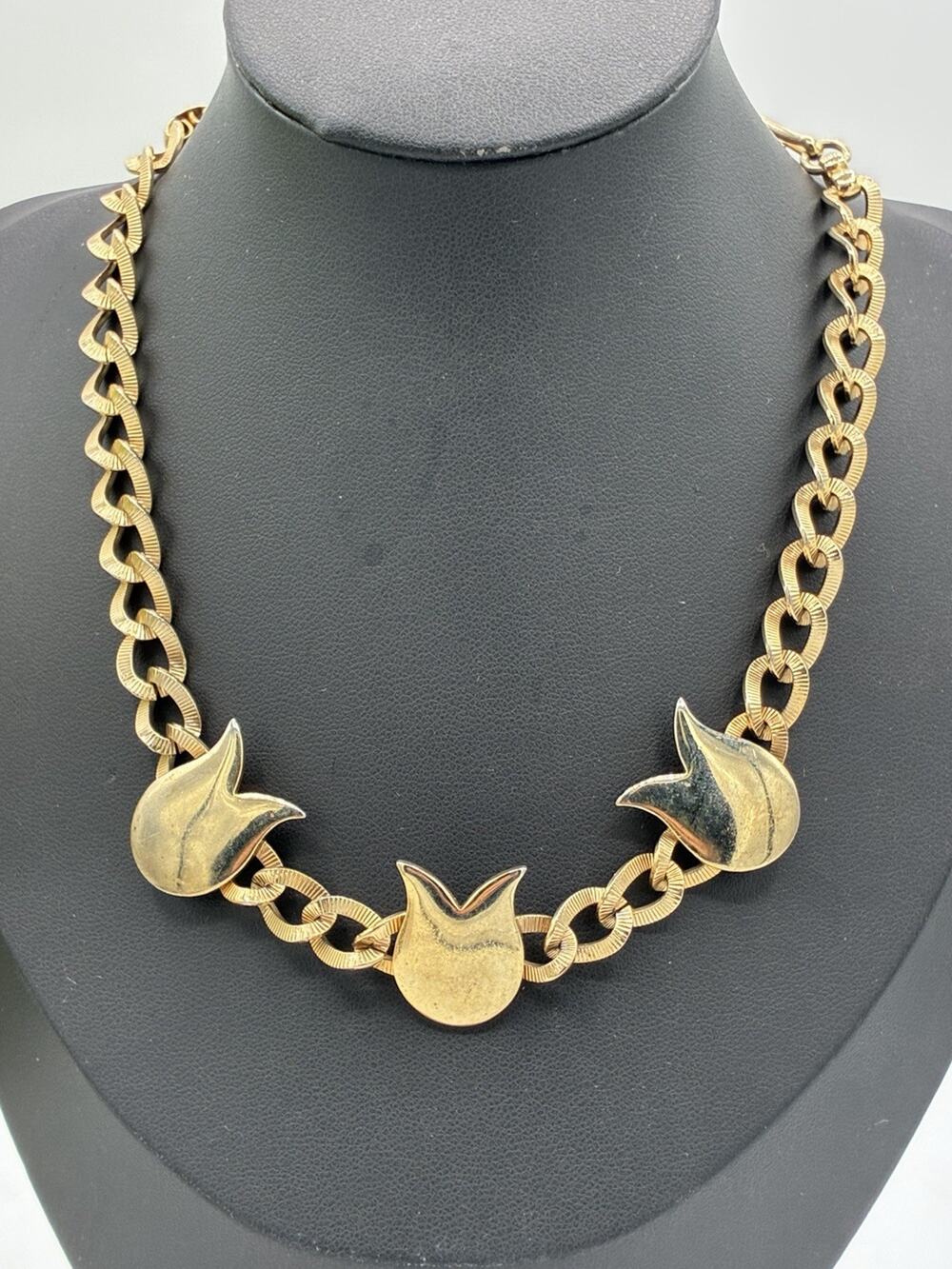 Vintage Tara Gold Tone Tulip Station Textured Curb Link Necklace Ball Toggle